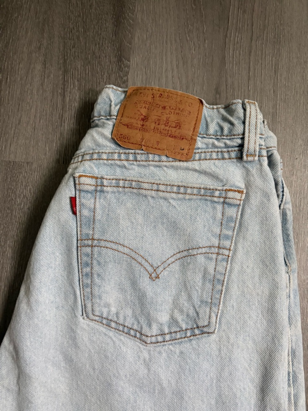 Short girl friendly Levi’s, raw hem